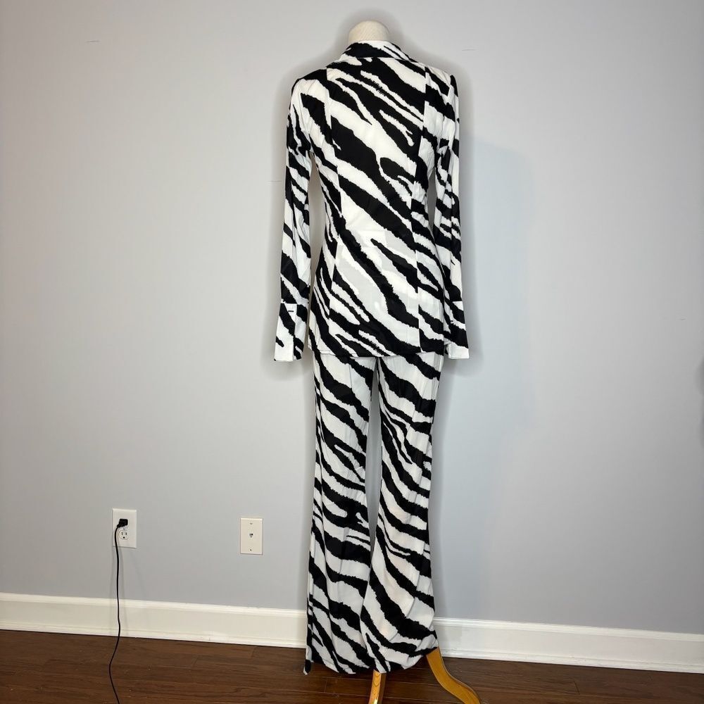 Pretty Little Thing- Black & White Zebra Stripe Button Down Top - Picture 4 of 8